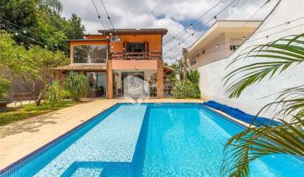 Sobrado para venda com 4 quartos, sendo 2 suítes, 454m²