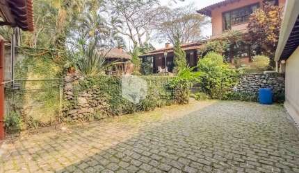 Casa no condomínio Clube Castelo para venda com 3 quartos, sendo 2 suítes, 306m²