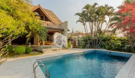 Sobrado para venda com 4 quartos, sendo 4 suítes, 391m²