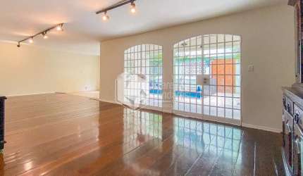 Casa tipo para venda com 3 quartos, sendo 1 suíte, 440m²