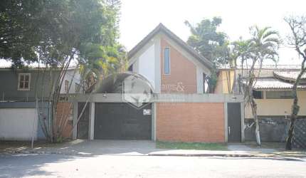 Sobrado para venda com 4 quartos, sendo 2 suítes, 390m²