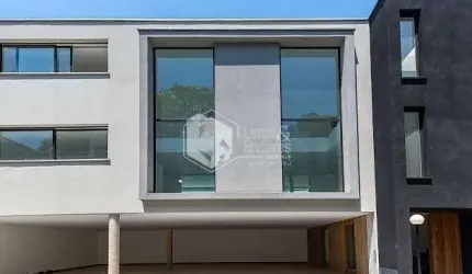 Casa em condomínio para venda com 4 quartos, sendo 4 suítes, 686m²