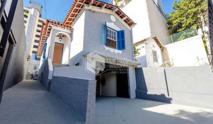 Casa tipo para venda com 5 quartos, 266m²