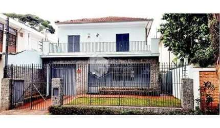 Casa tipo para venda com 3 quartos, 250m²