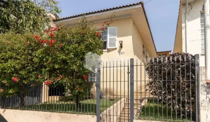 Casa tipo para venda com 3 quartos, sendo 1 suíte, 150m²
