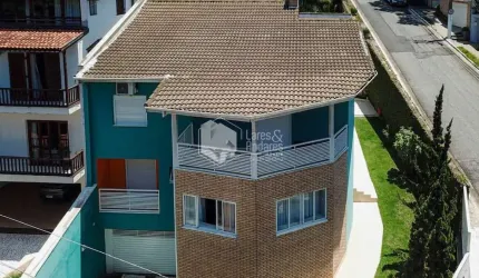 Casa em condomínio para venda com 5 quartos, sendo 4 suítes, 370m²