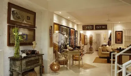 Casa tipo para venda com 3 quartos, sendo 1 suíte, 325m²