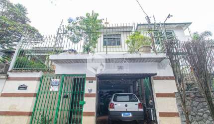 Casa tipo para venda com 3 quartos, 225m²