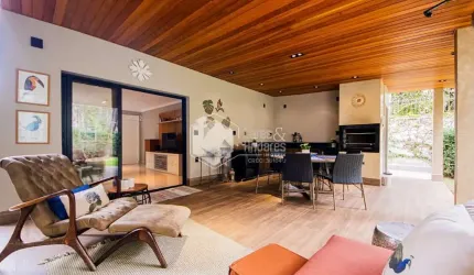 Casa tipo para venda com 4 quartos, sendo 1 suíte, 289m²
