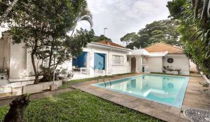 Casa tipo para venda com 4 quartos, sendo 2 suítes, 350m²