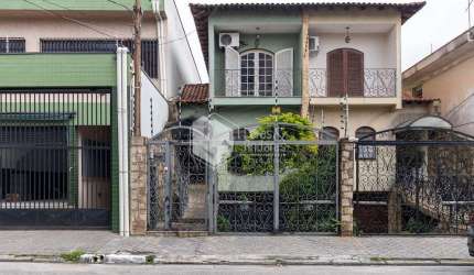 Casa tipo para venda com 4 quartos, sendo 2 suítes, 385m²