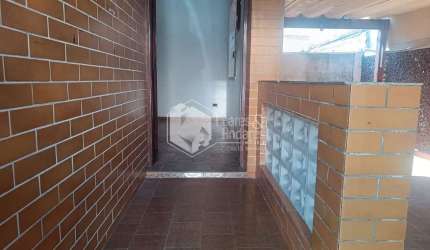 Casa tipo para venda com 3 quartos, 96m²