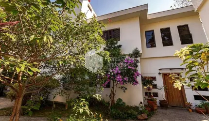 Casa tipo para venda com 4 quartos, sendo 4 suítes, 459m²