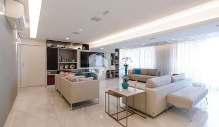 Apartamento tipo para venda com 4 quartos, sendo 2 suítes, 241m²