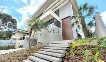 Casa alto padrão com 4 suítes, 531m² privativos, 6 vagas de garagem, em São Braz - PR.