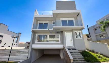 Casa alto padrão com 3 suítes, 337m² privativos, 4 vagas de garagem, no Campo Comprido, Curitiba - PR.