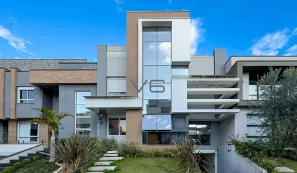 Casa em Condomínio, 4 quartos, 385 m² privativos, 4 vagas de garagem, no Uberaba, Curitiba - PR.