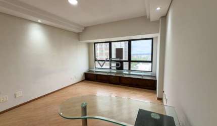Sala comercial Em edifício com 34,23 m² privativos, no Água Verde, Curitiba - PR.