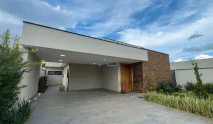 Casa alto padrão com 200m² privativos, semi mobiliada, 3 quartos, 2 vagas de garagem, em São José dos Pinhais, Curitiba - PR.