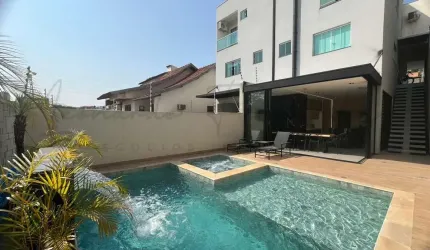 Sobrado com piscina, mobiliado próximo a avenida Maringá.
