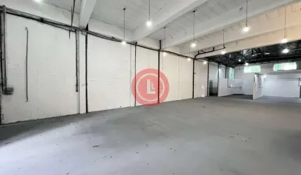 Galpão Comercial para Locação em Mauá-SP: 6 salas, 4 banheiros, 4 vagas e 300m² na Vila Bocaina!