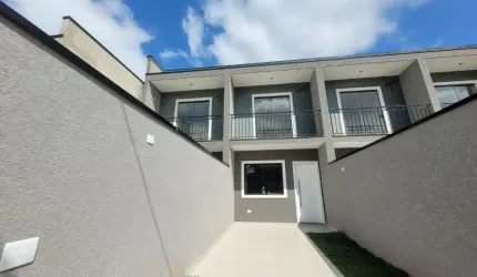 Este lindo sobrado no bairro Umbará