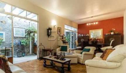 Casa com 3 quartos à venda na Rua Cássio Martins Vilaça, 261, Pacaembu, São Paulo por R$ 2.300.000