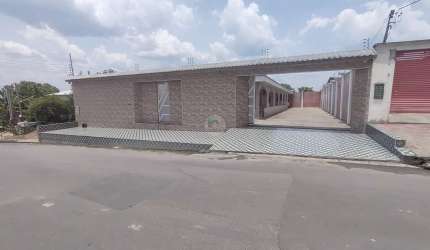 Casa com quintal grande a venda no bairro Tarumã, Manaus