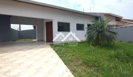 Casa térrea em Peruíbe com 2 quartos, sendo 1 suíte e quintal para lazer