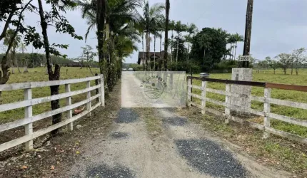 Terreno rural em Pirabeiraba com 152.000 m2, pastagem, rio, nascente, casa boa
