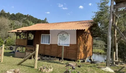 Sítio em Campo Alegre com 3 residências de madeira, com 18.000 m², analisa permuta