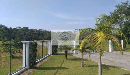 Terreno em Condomínio fechado em Pirabeiraba, escriturado, com 1.387 m²
