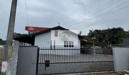 Casa com 5 kitinetes no bairro Vila Nova