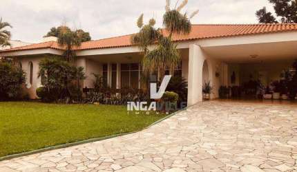 Na Zona 5 uma linda casa em um terreno de  2.233 m²