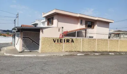 Imóvel localizado em rua residencial e tranquila