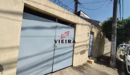 Sobrado Amplo, Bem Localizado!