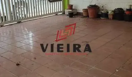 Sobrado vago em local residêncial