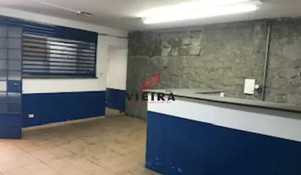 Prédio comercial enorme. Pé direito alto.