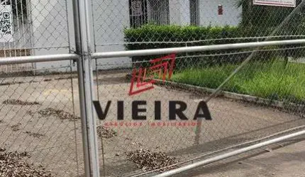 Prédio comercial com área livre de terreno grande