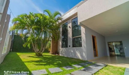 Casa com 3 suítes e ampla sobra de terreno, no bairro Coqueiral.