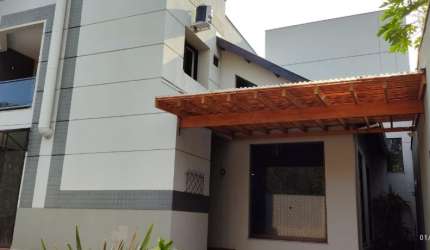Linda Casa Residencial à Venda no Jardim Andrade - Londrina-PR!