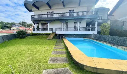 Casa bem localizada próximo ao mar em Coqueiros