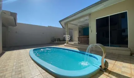 Casa com 3 Suítes no Seminário: Espaço e Comodidade