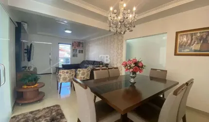 Casa espaçosa no São Cristóvão com 3 quartos, piscina e 4 vagas de garagem