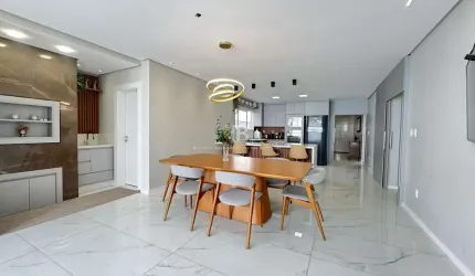 Casa semimobiliada no Paraíso com piscina, 2 suítes e closet