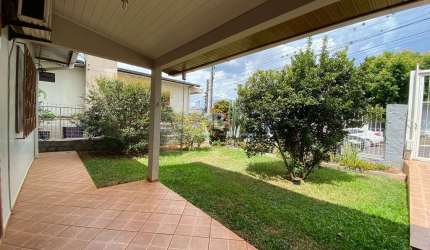 Casa espaçosa 4 quartos - Próximo ao Alfa - 5 minutos do Centro