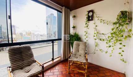 Apartamento semimobiliado com 3 quartos e 2 vagas à venda no Centro de Chapecó