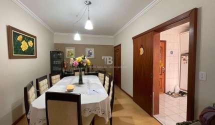 Apartamento semimobiliado com 3 quartos e sacada no Centro de Chapecó