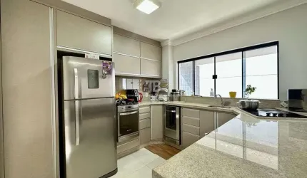 Apartamento com 3 quartos, sacada e 2 vagas à venda no Centro de Chapecó
