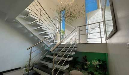 Casa Ampla com 5 Quartos e Vista Panorâmica - Bairro Esplanada